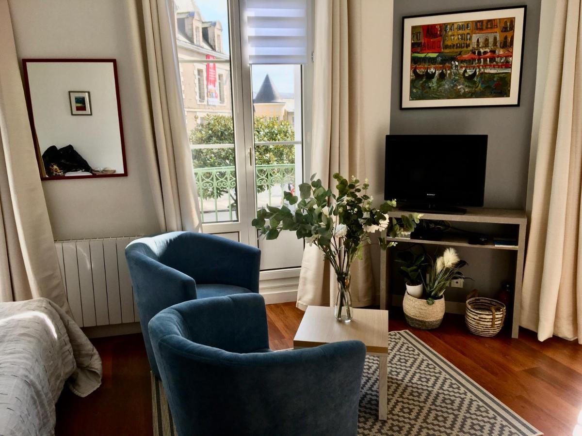 Studio Balcon De La Place Dinan Esterno foto